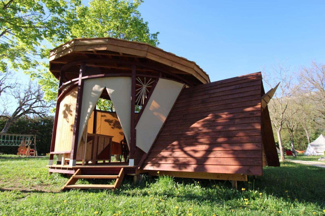 Habitat Createur - Hebergements Insolites Au Camping Municipal "Les Ecureuils" Recoubeau-Jansac Ngoại thất bức ảnh