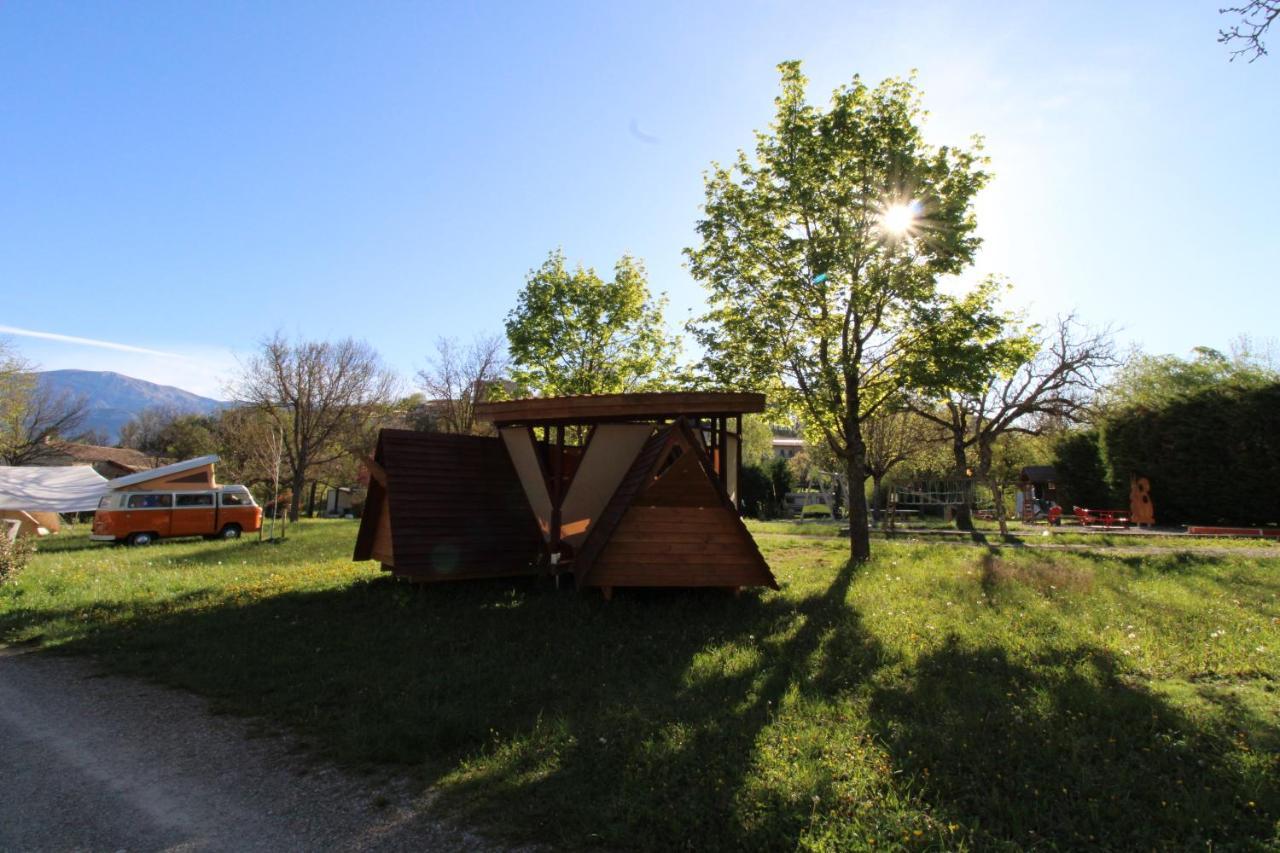 Habitat Createur - Hebergements Insolites Au Camping Municipal "Les Ecureuils" Recoubeau-Jansac Ngoại thất bức ảnh