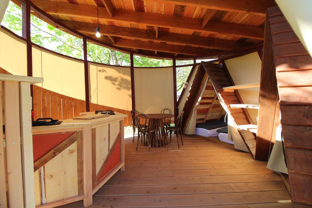 Habitat Createur - Hebergements Insolites Au Camping Municipal "Les Ecureuils" Recoubeau-Jansac Ngoại thất bức ảnh