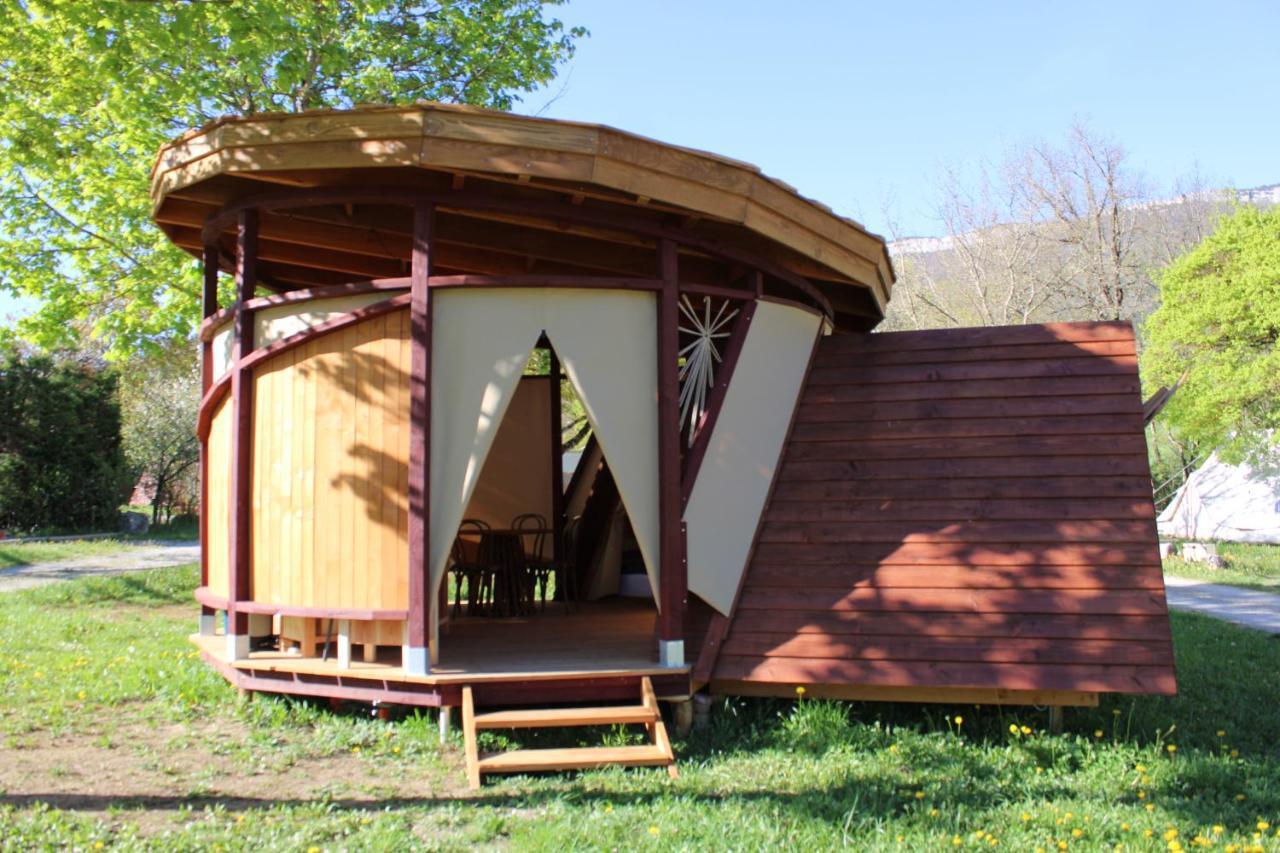 Habitat Createur - Hebergements Insolites Au Camping Municipal "Les Ecureuils" Recoubeau-Jansac Ngoại thất bức ảnh