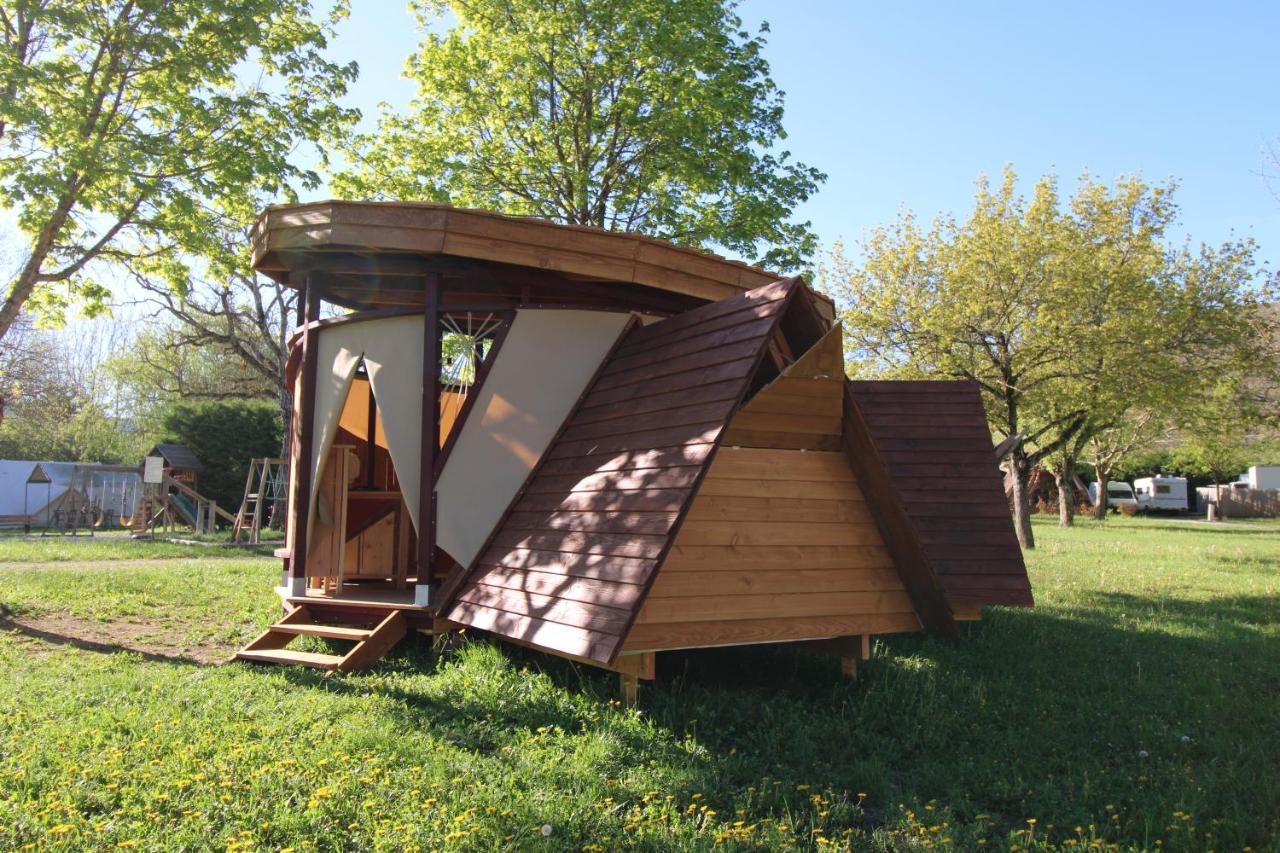 Habitat Createur - Hebergements Insolites Au Camping Municipal "Les Ecureuils" Recoubeau-Jansac Ngoại thất bức ảnh